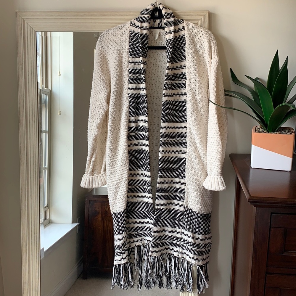 H&M cream colored long cardigan with black detail & fringe (small) ✨